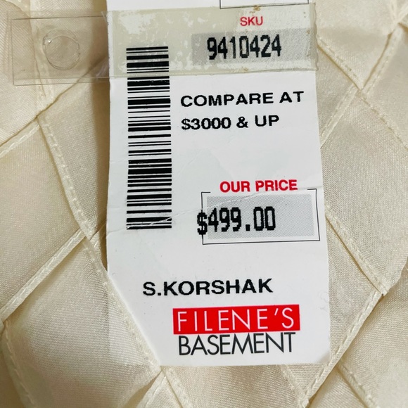 Vintage Style Wedding Dress by Réva Mivasagar - Picture 3 of 8